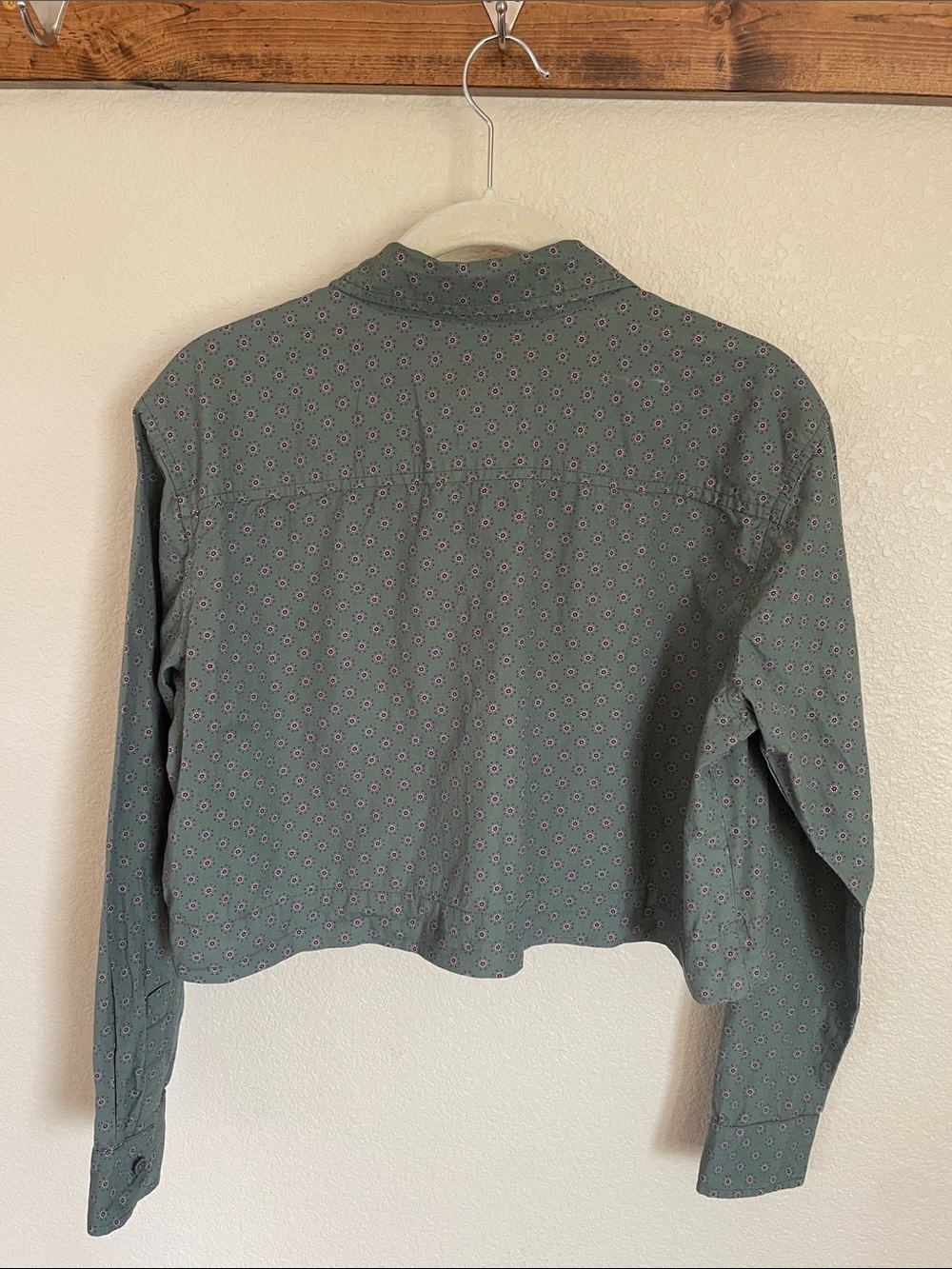 Wildfang Essential Long Sleeve Cropped Button-Up Shirt S Cotton Micro Floral - Picture 7 of 11